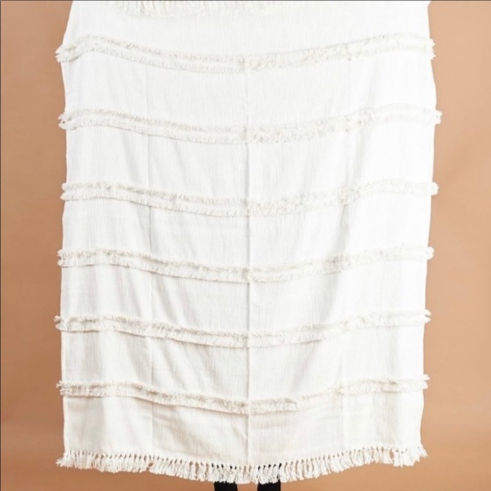 Uncommon James Textured Layered Fringe Throw in White, NEW - Picture 3 of 5